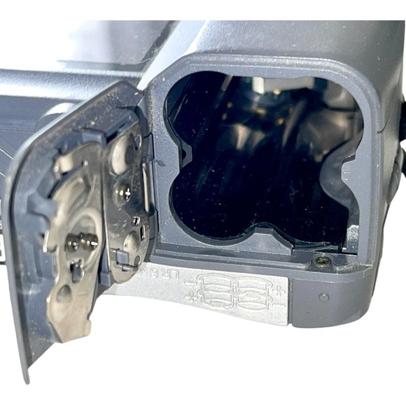 Poloroid 35 Film 300 AF and Olympus D-22L Digital Cameras - Picture 13 of 13